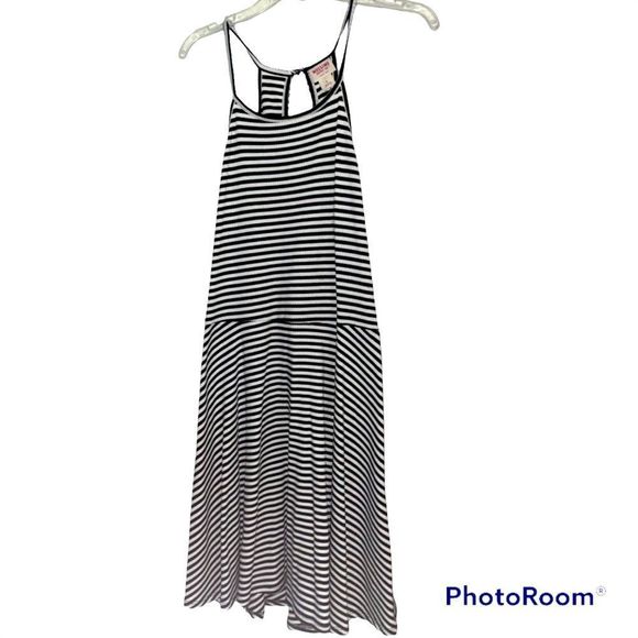Black & White Striped Fit and Flare Dress w/ Keyhole back - Picture 1 of 2